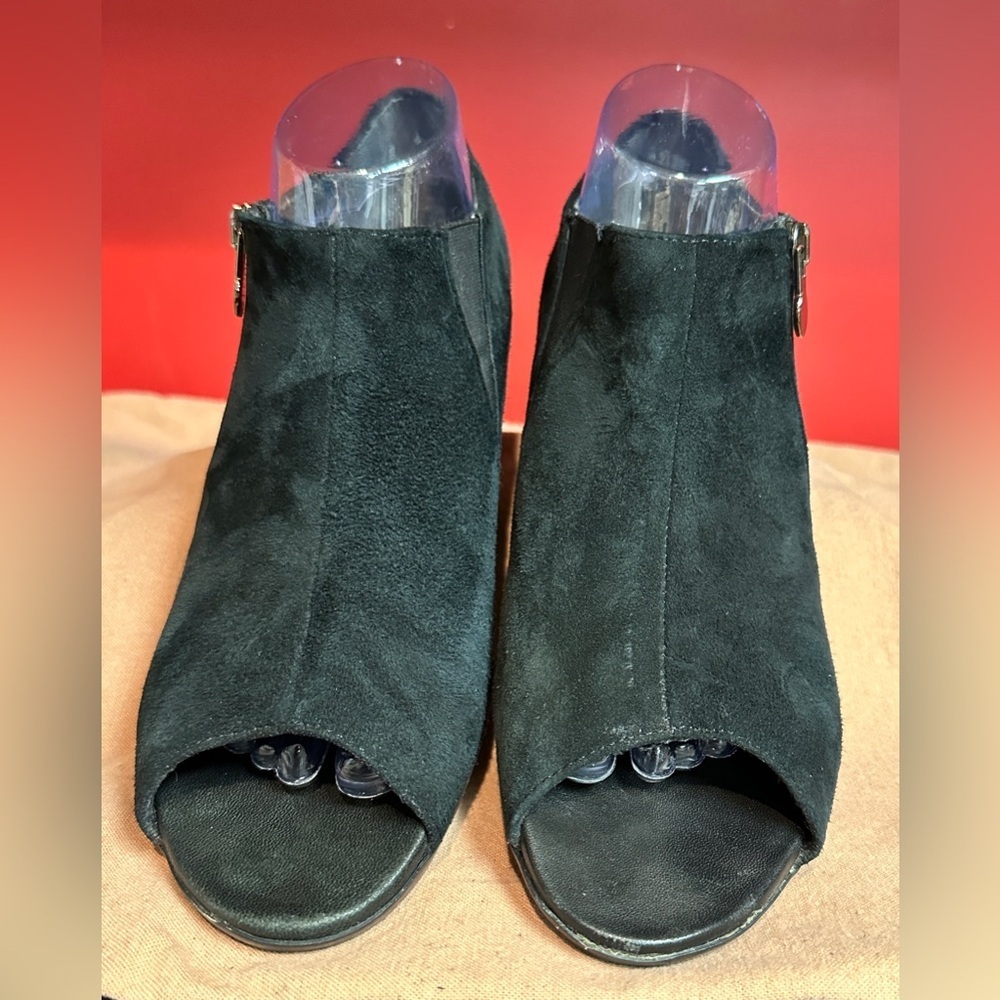 Munro American Peep Toe Black Suede Side Zip 2.25” Heels Women’s Sz 10M - Picture 1 of 15